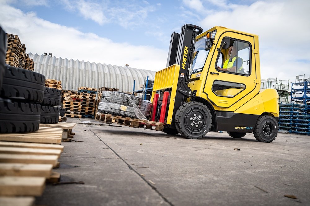 Hyster's New Electric Forklift Wears Diesel Armor for Tough Jobs
