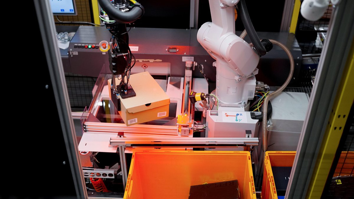 Zalando's AI Robots Solve E-Commerce's Pesky Shoebox Problem