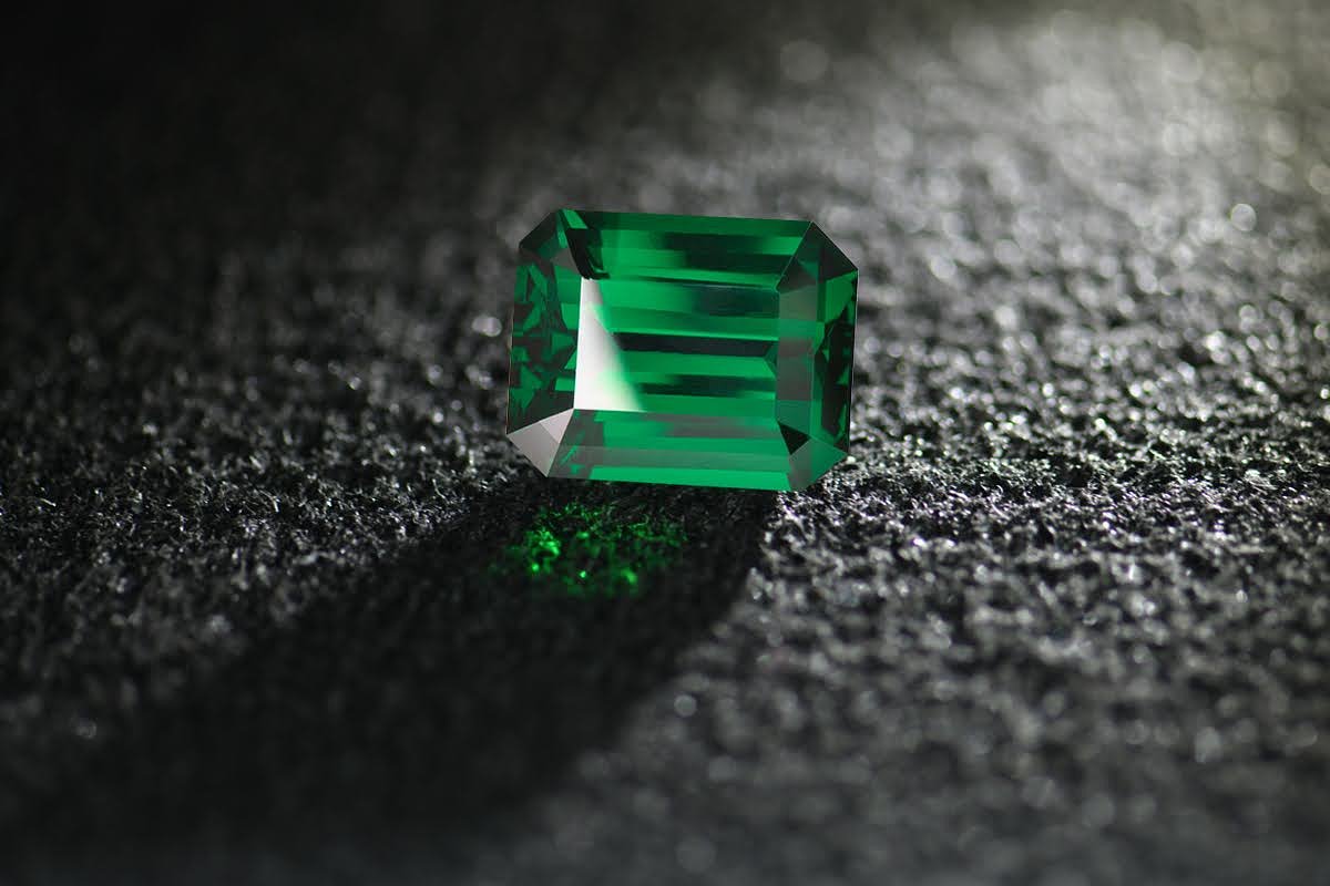 Beyond Rare: The 9-Carat Tsavorite Redefining Ethical Luxury & Gemstone Investment