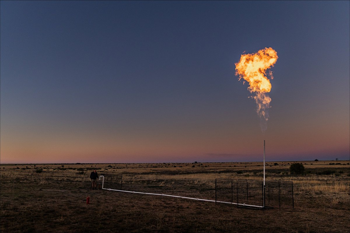 Helium Crisis: Mideast Conflict Sparks Hunt for Gas Fueling AI's Future