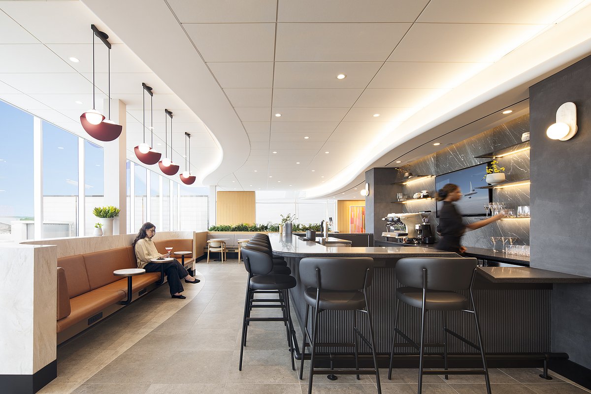 Beyond the Lounge: Air Canada's Hyper-Local Strategy Takes Flight in Québec