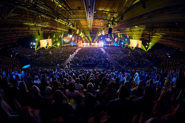 The Human Edge: Why Leaders Are Rushing to Relearn Being Human