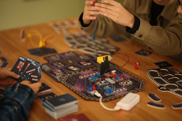 New Board Game Sparks Real Engineering Skills with Live Circuits