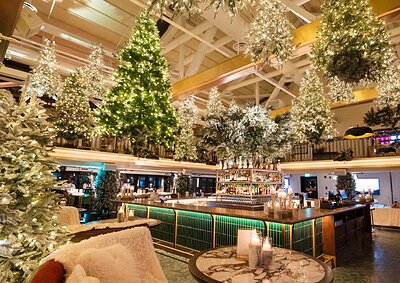 Toronto Restaurant Blooms into Winter Wonderland with Immersive ‘White Garden’ Experience