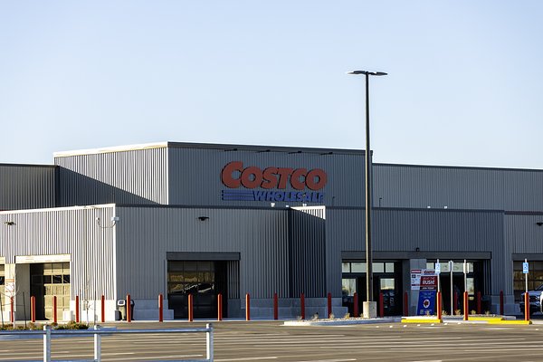 Winnipeg's Costco Evolution: Relocation & Business Centre Fuel Growth & Community Impact